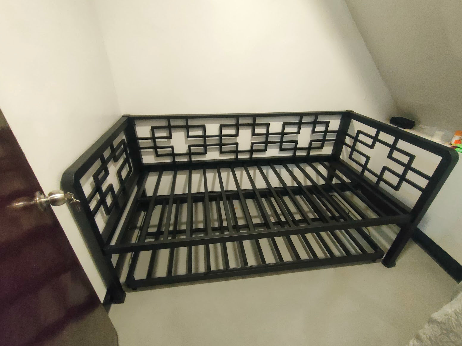 Premium Maze Day Bed