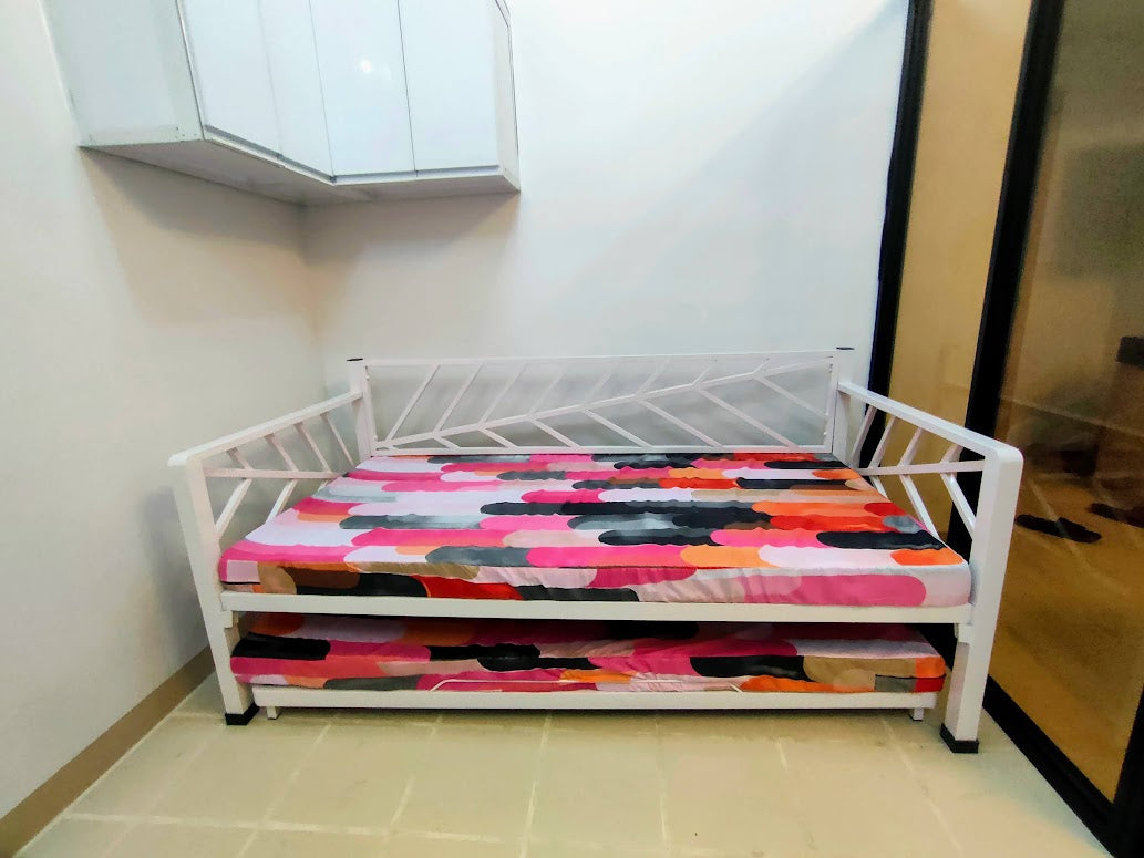 Premium Leaf Day Bed